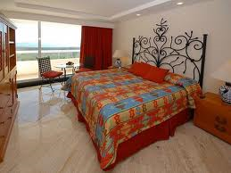 Grand Oasis Palm Bed